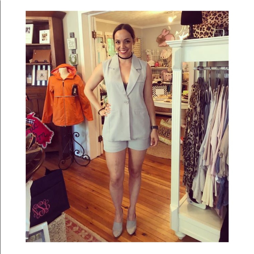 Gorgeous, sharp pale grey short suit. Lined
